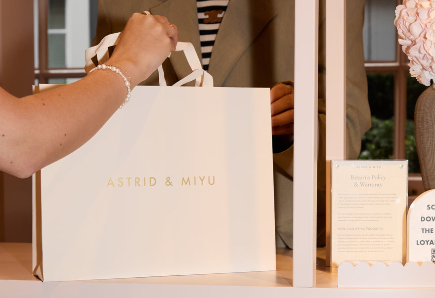 Save_on_services_desktop_f2151549-d4dd-4624-8656-6df715aa880c-Astrid &amp; Miyu