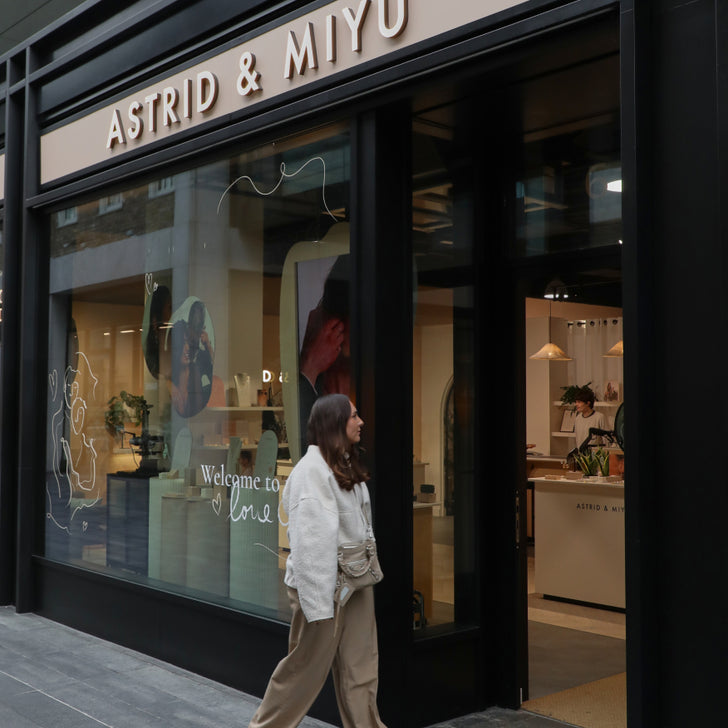 Spitalfields-Astrid &amp; Miyu