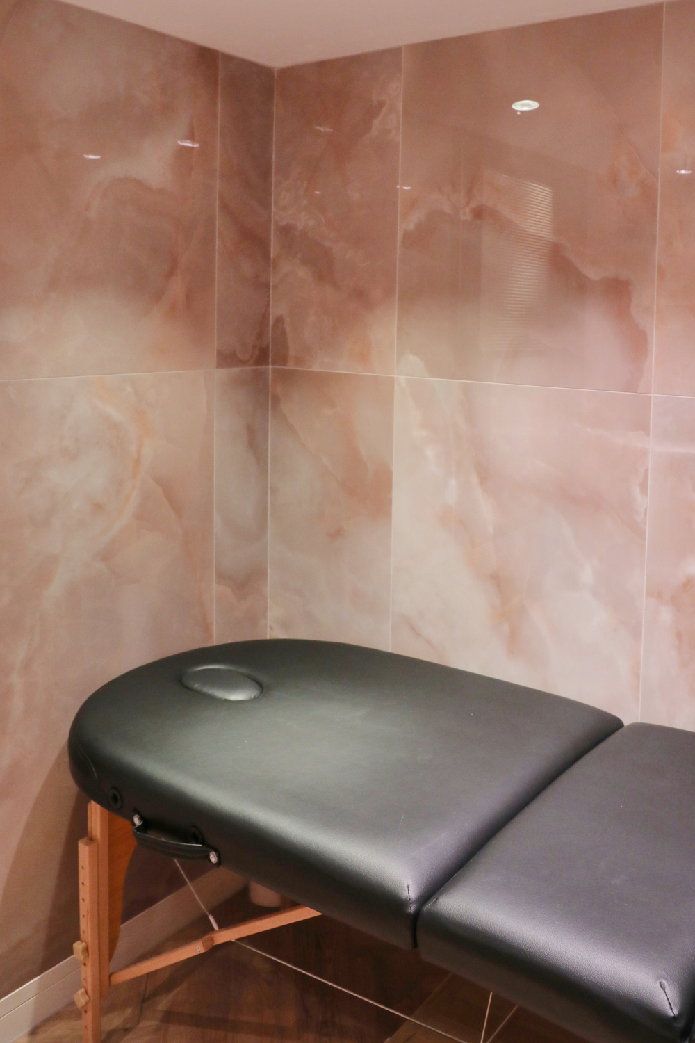 Statement_tiles_glasgow-Astrid &amp; Miyu