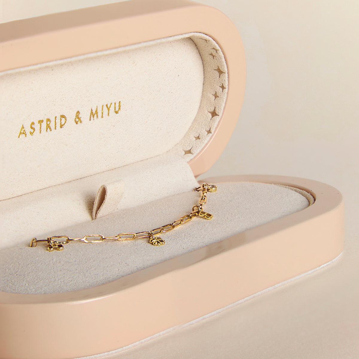 Lacquer Story Chain Box-Astrid &amp; Miyu