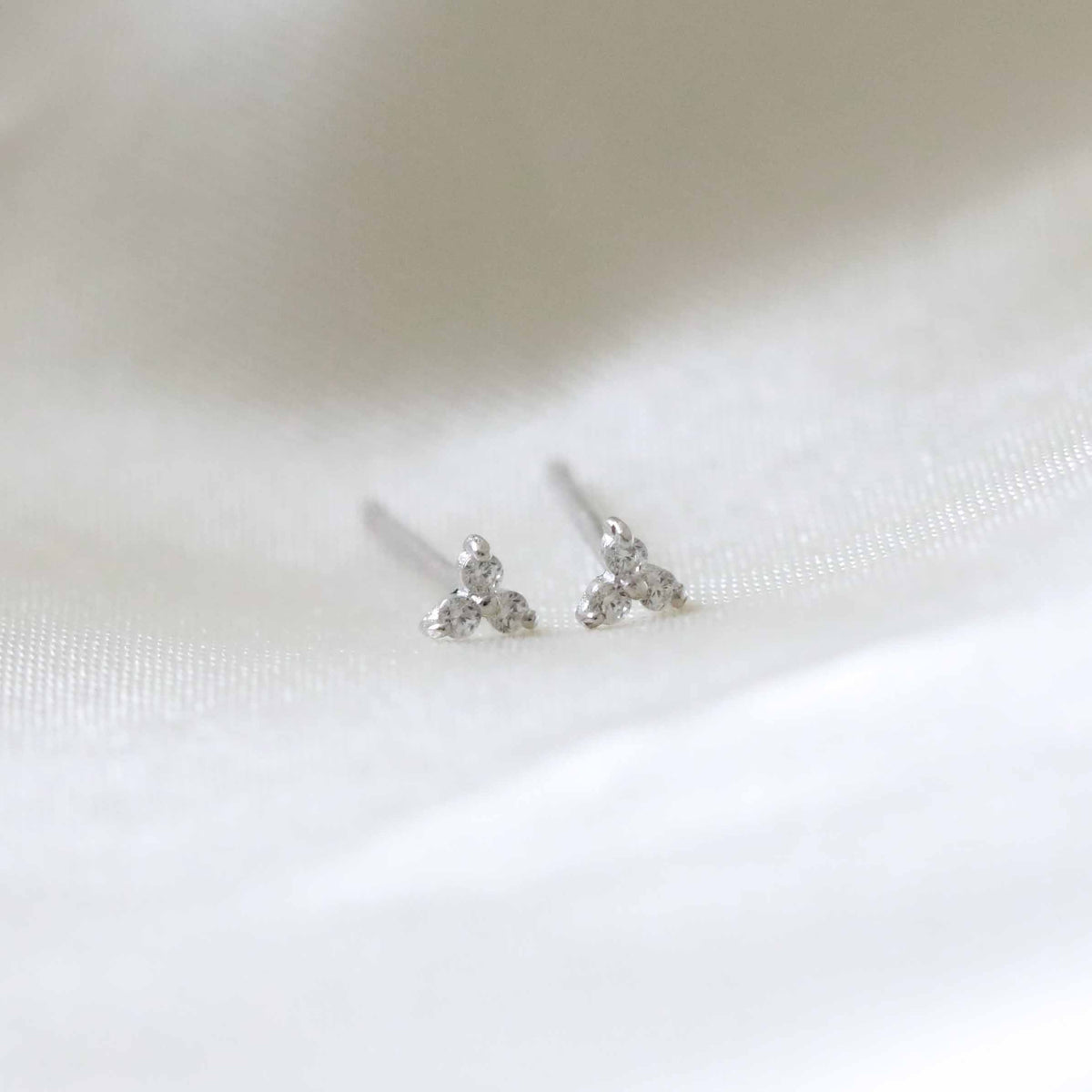 Core Collection SS23 - Triple Crystal Stud Earrings in Silver - Stud Earrings - Astrid &amp; Miyu